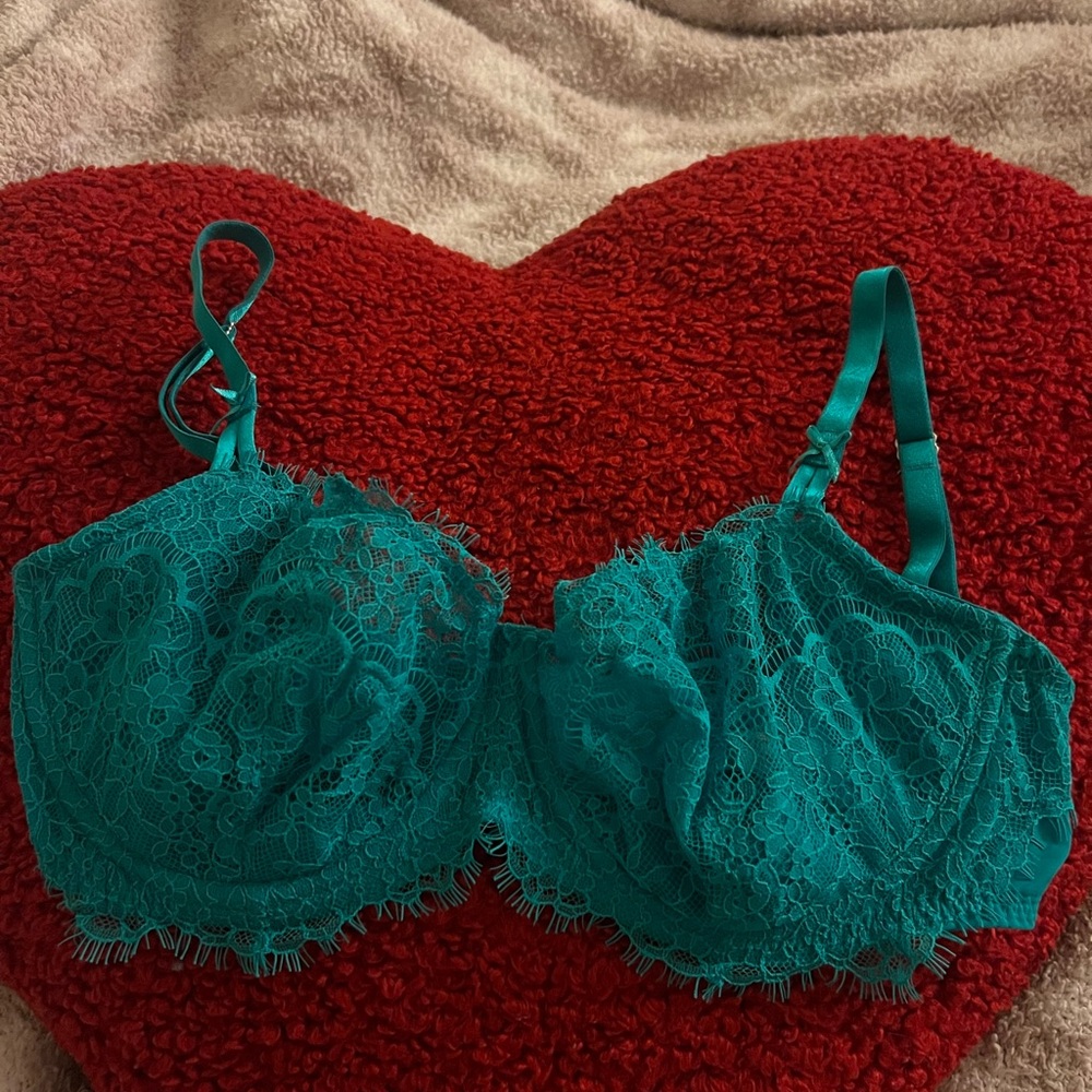 Victoria's Secret Turquoise Lace Bra